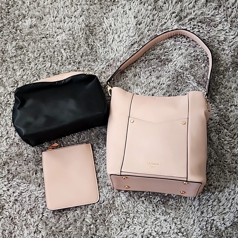 Purse - Picture 1 of 3